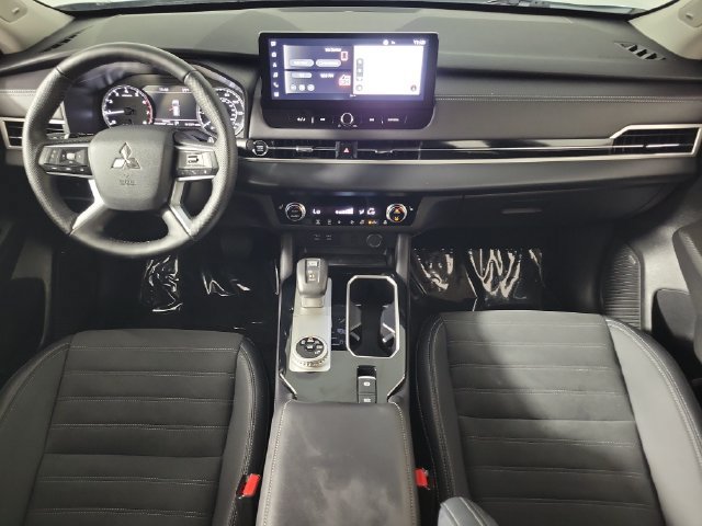 Used 2026 Mitsubishi Outlander SE FWD image 17