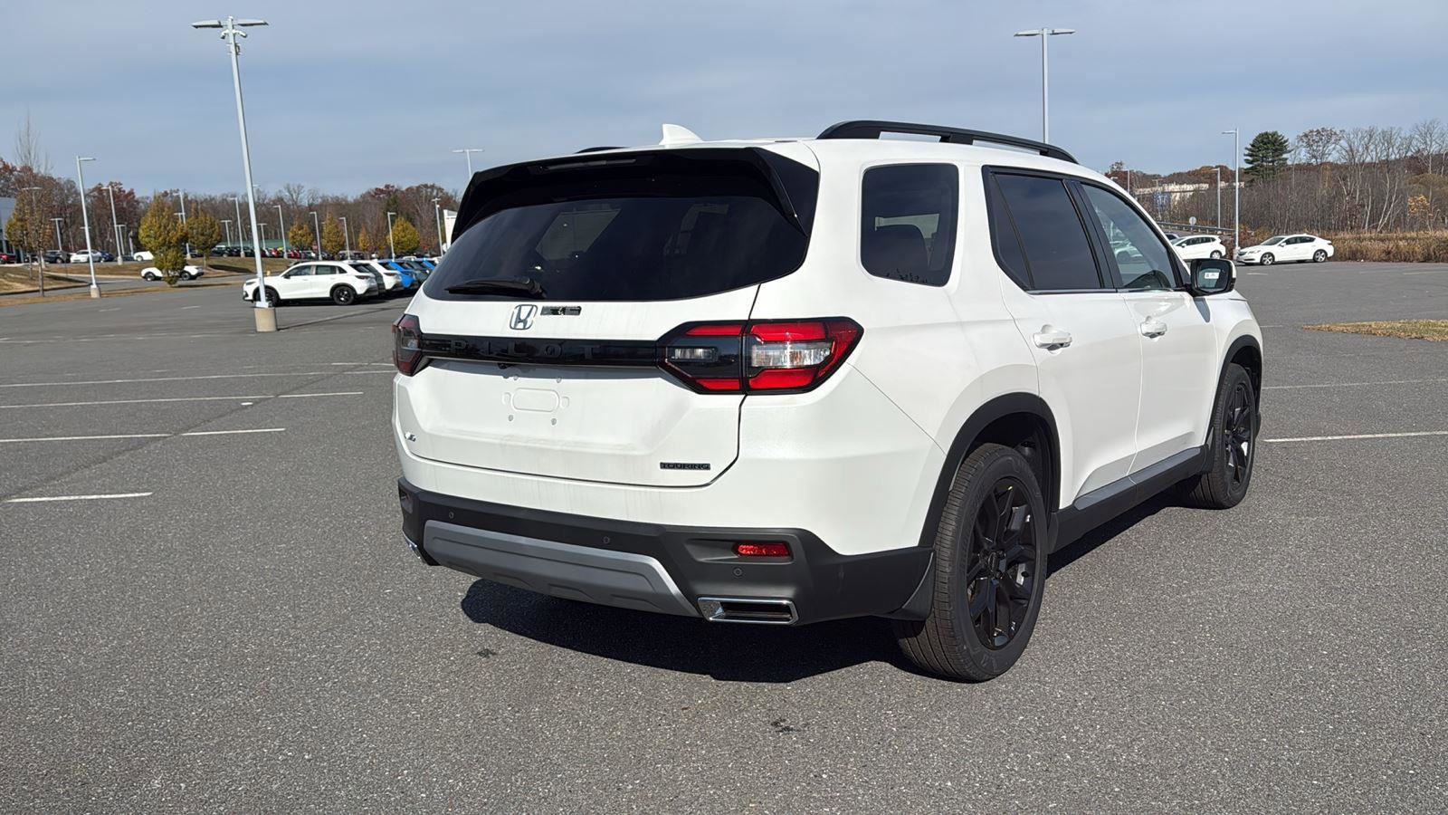 New 2025 Honda Pilot Touring image 7