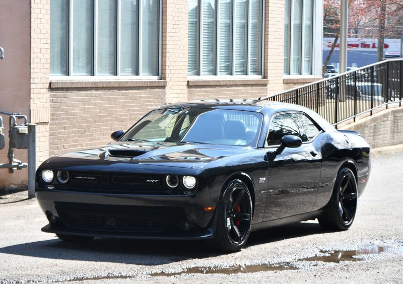 Used 2018 Dodge Challenger SRT w/ Technology Group image 3