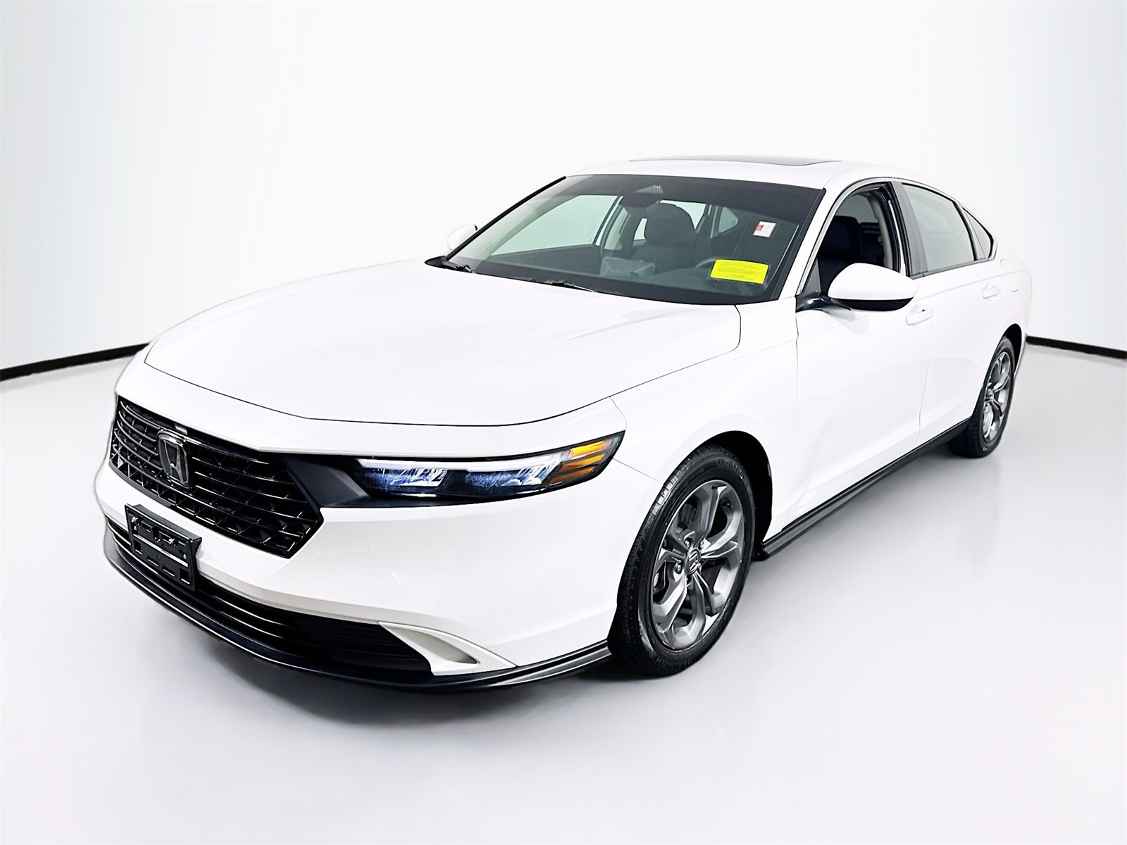 Used 2024 Honda Accord EX image 3
