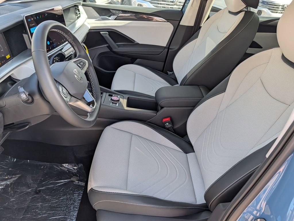 New 2025 Volkswagen Tiguan SE image 11