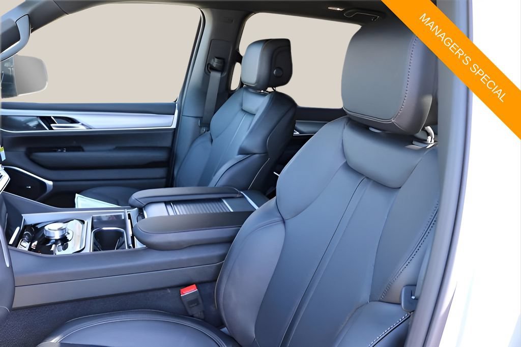 New 2026 Jeep Grand Wagoneer L Limited AWD/4WD image 11