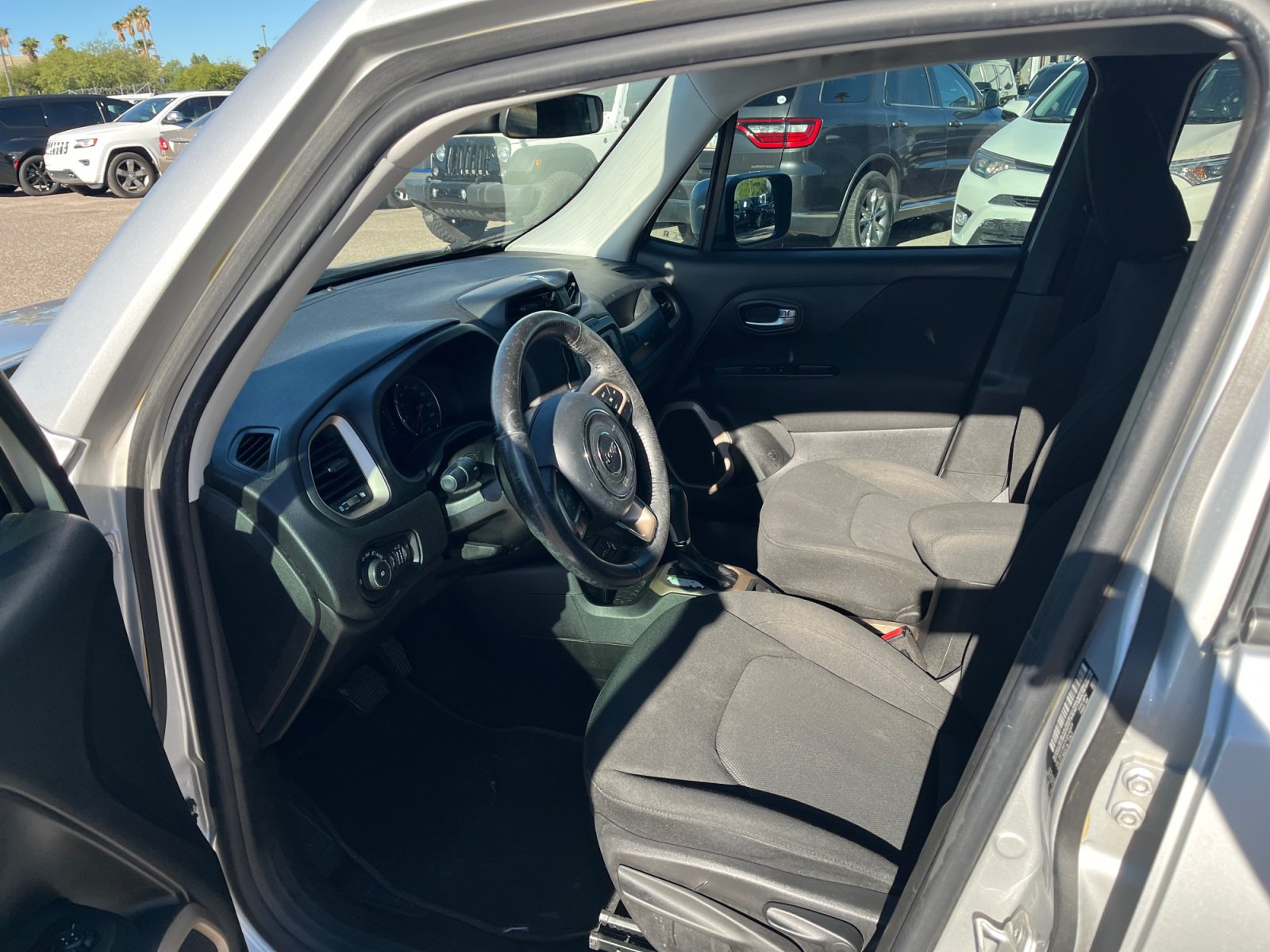 Used 2016 Jeep Renegade Latitude w/ Safety & Security Group FWD image 14