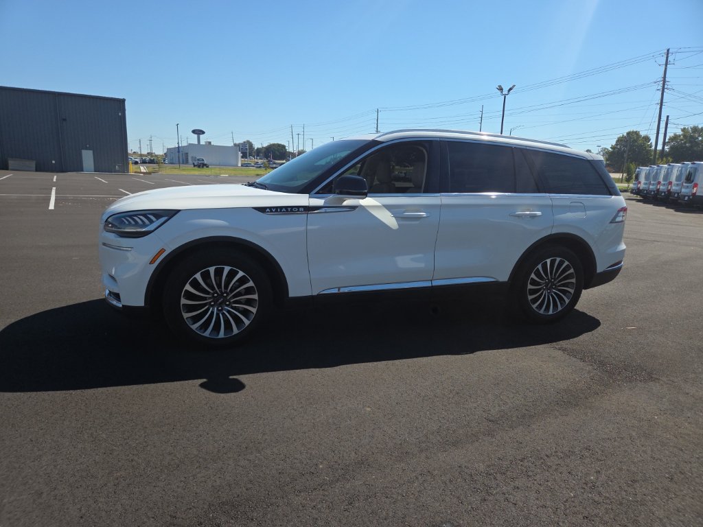 Used 2024 Lincoln Aviator 2WD w/ Premium Package image 5