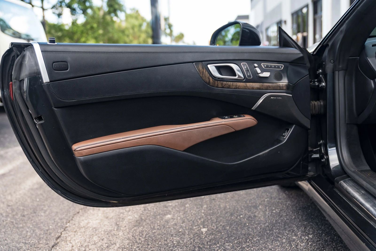 Used 2015 Mercedes-Benz SL 550 image 23