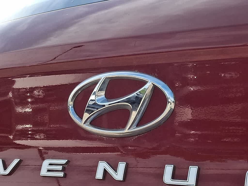 Certified 2025 Hyundai Venue SEL FWD image 30