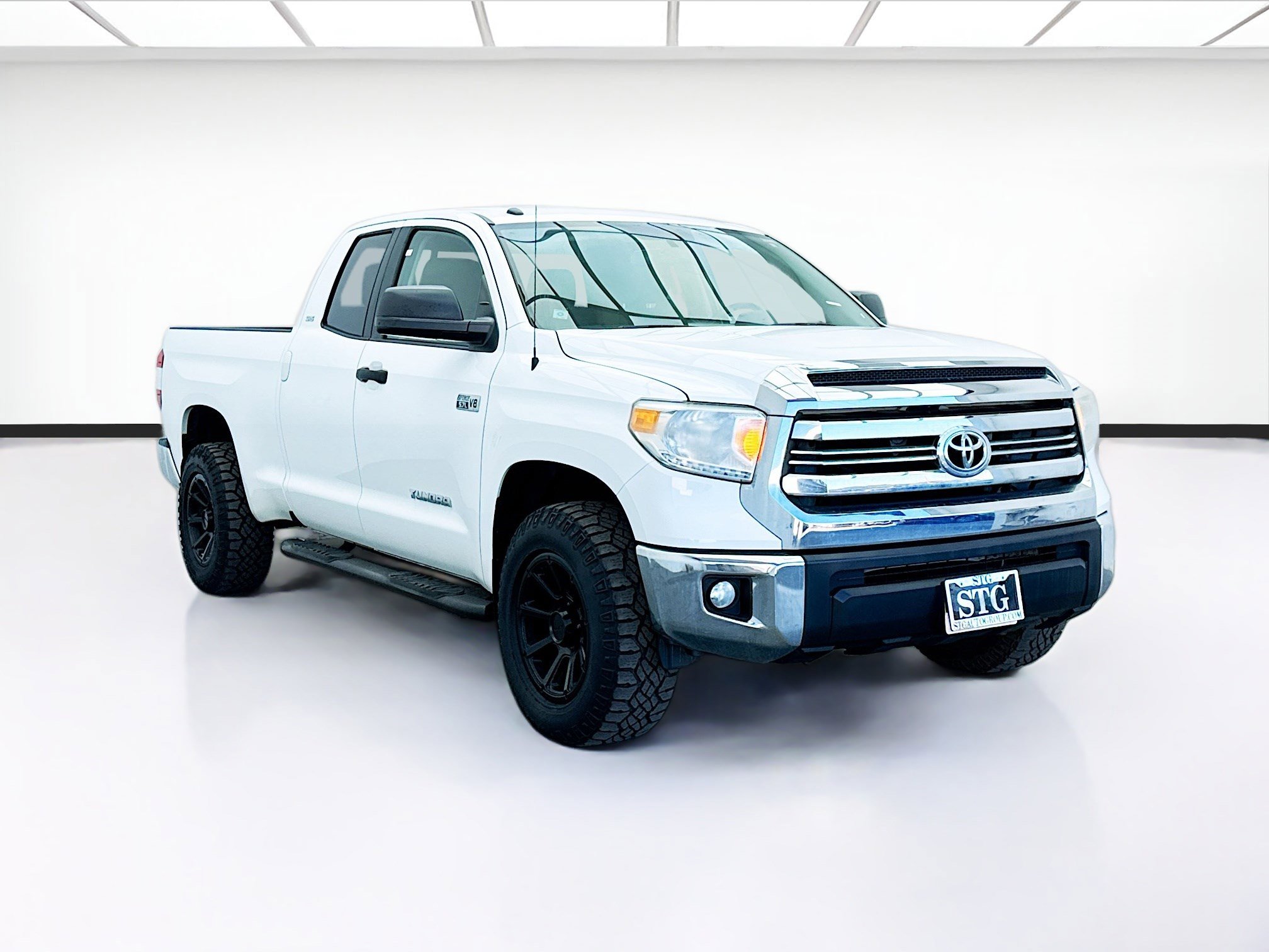 Used 2017 Toyota Tundra SR5 image 3