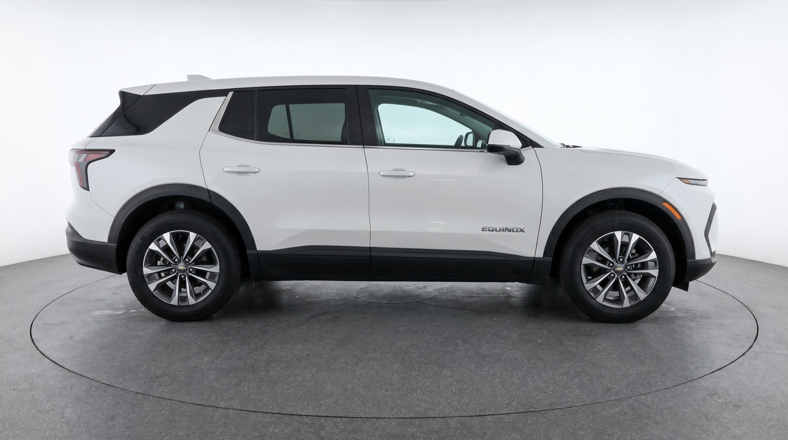 Used 2025 Chevrolet Equinox LT FWD image 11