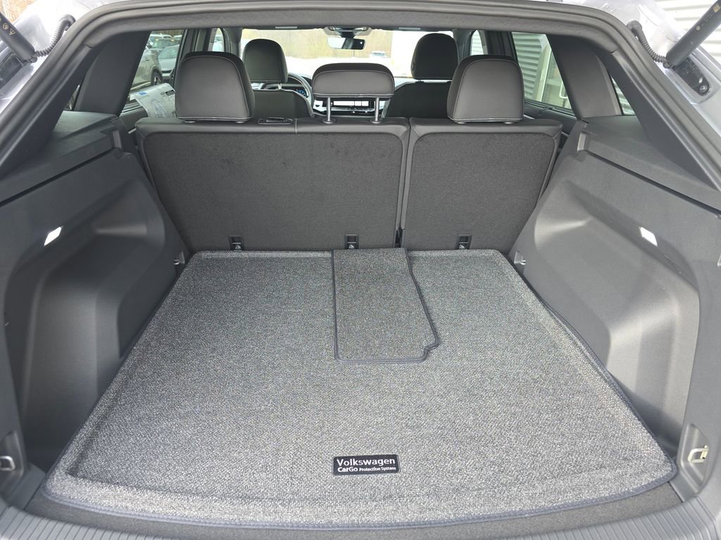 New 2026 Volkswagen Atlas Cross Sport SE image 13