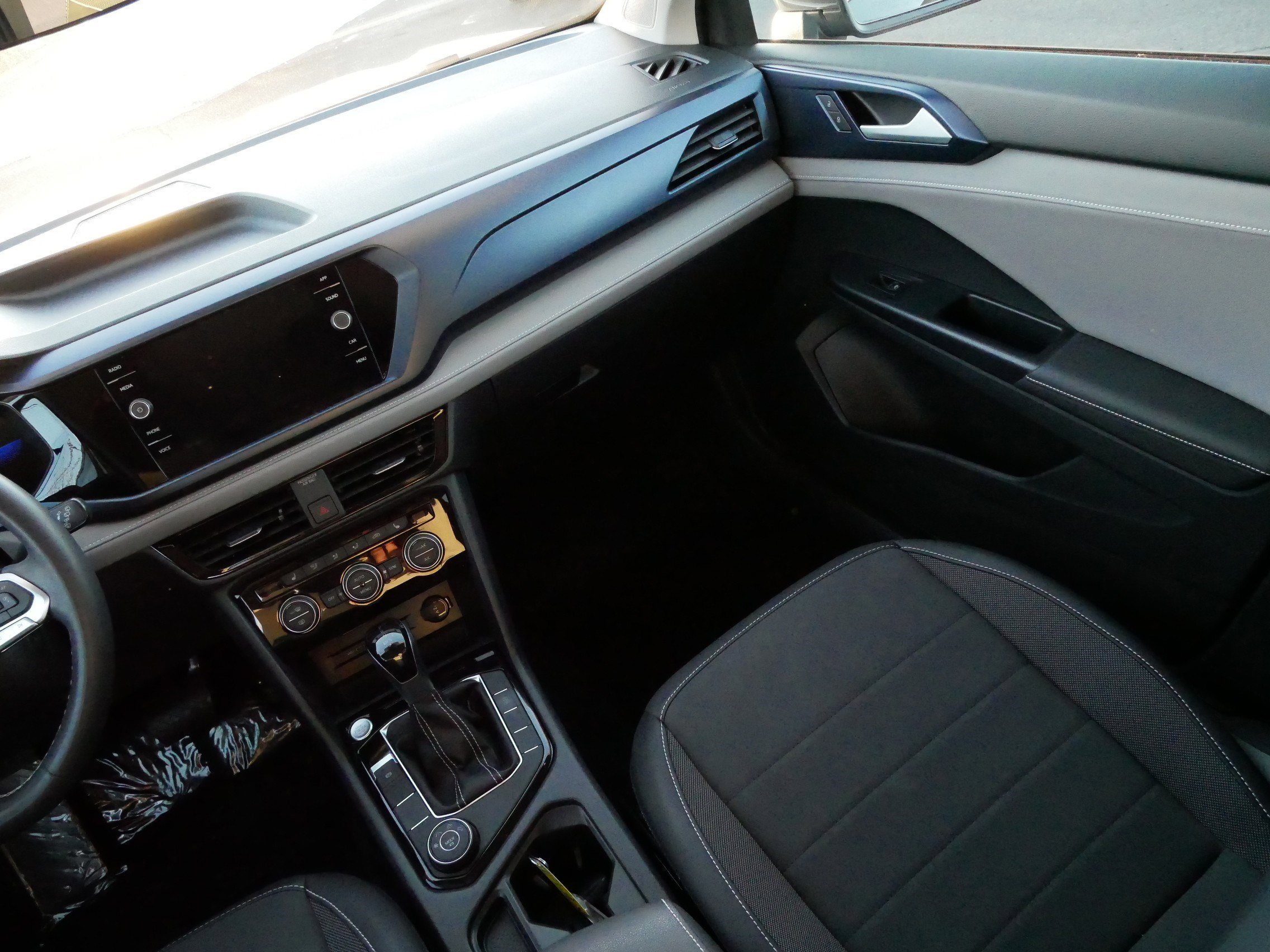 Certified 2024 Volkswagen Taos SE w/ Panoramic Sunroof Package image 11