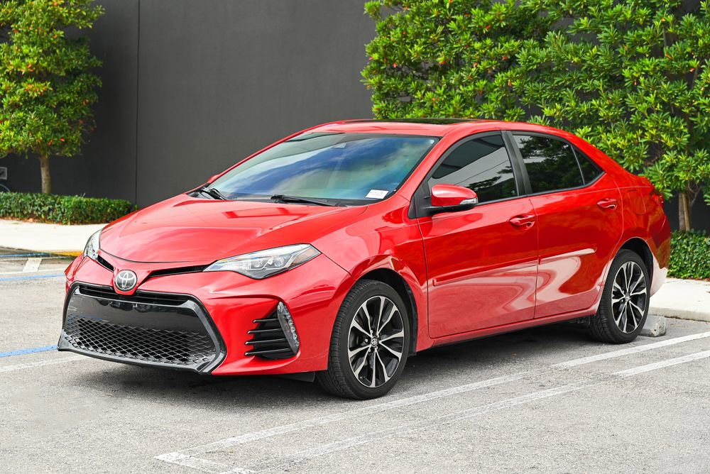 Used 2018 Toyota Corolla XSE FWD image 1