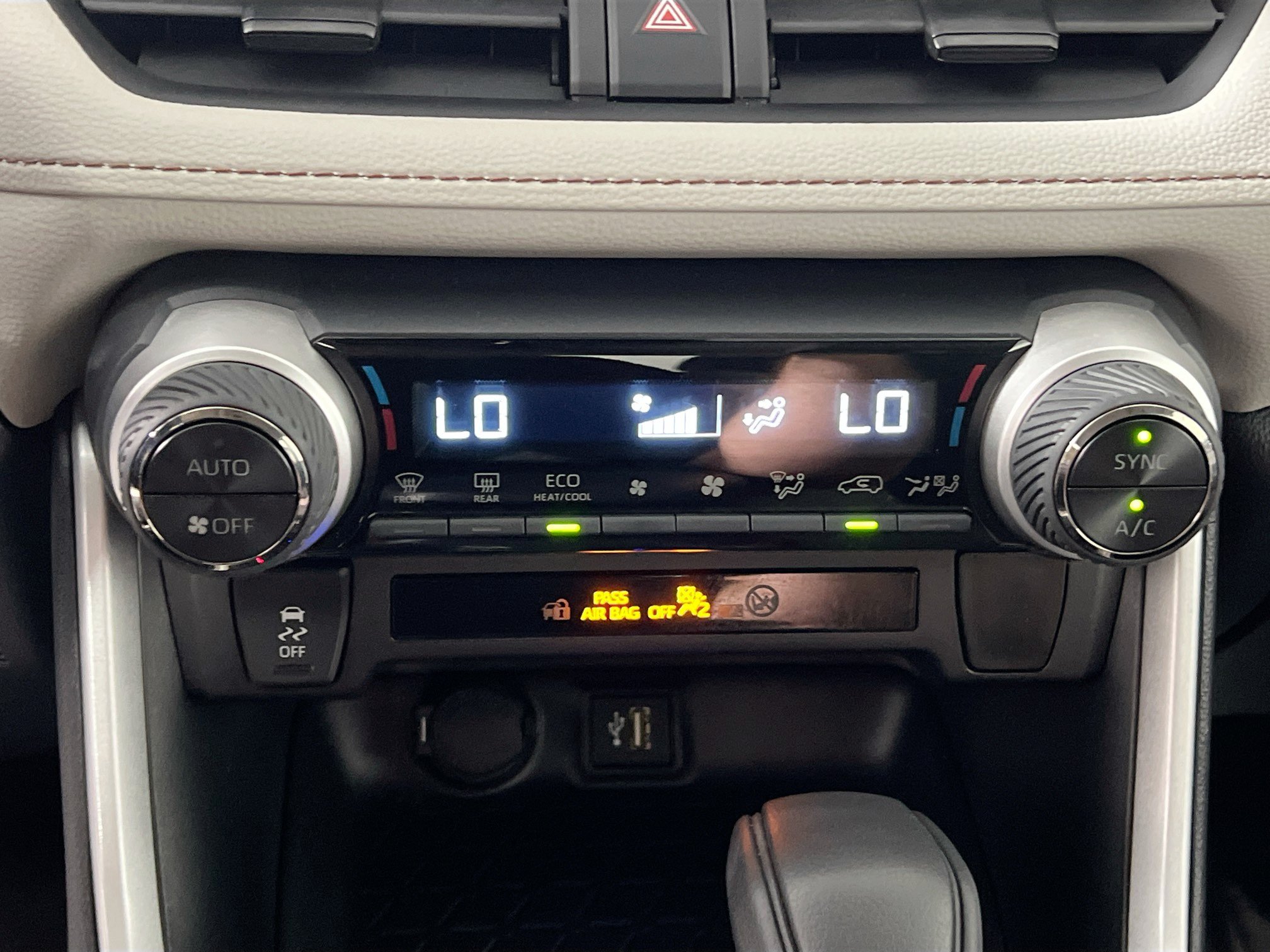 Used 2025 Toyota RAV4 XLE AWD/4WD image 26