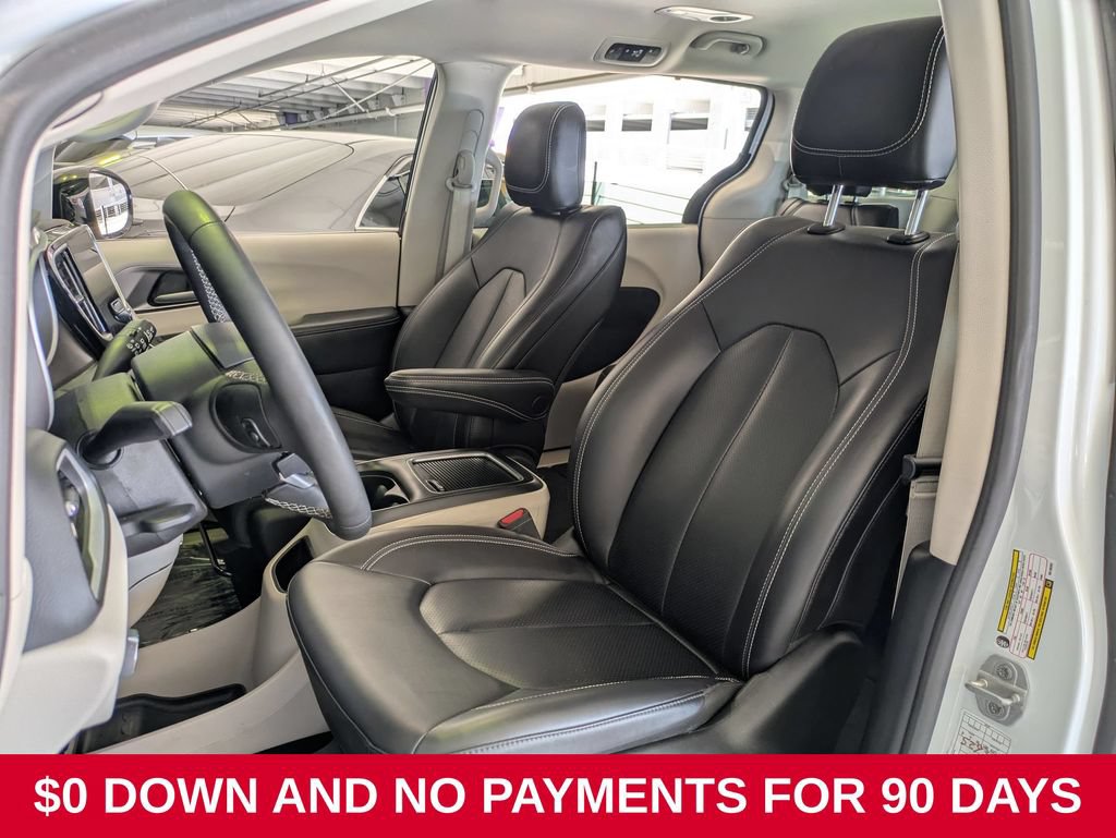 Used 2024 Chrysler Pacifica Touring-L FWD image 23