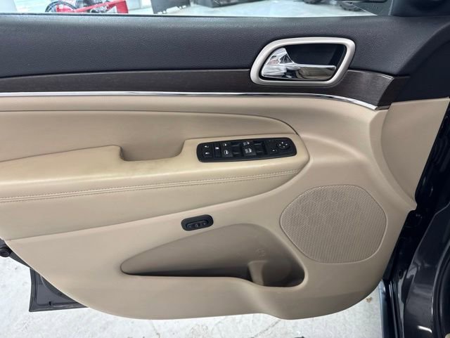 Used 2017 Jeep Grand Cherokee Limited AWD/4WD image 18
