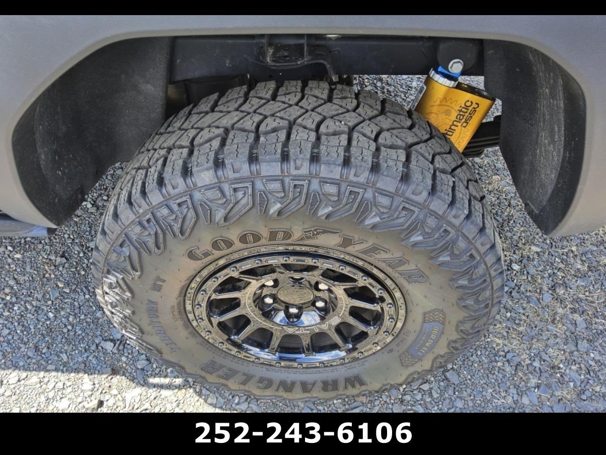 Used 2025 GMC Canyon AT4 w/ AT4X AEV Edition AWD/4WD image 10
