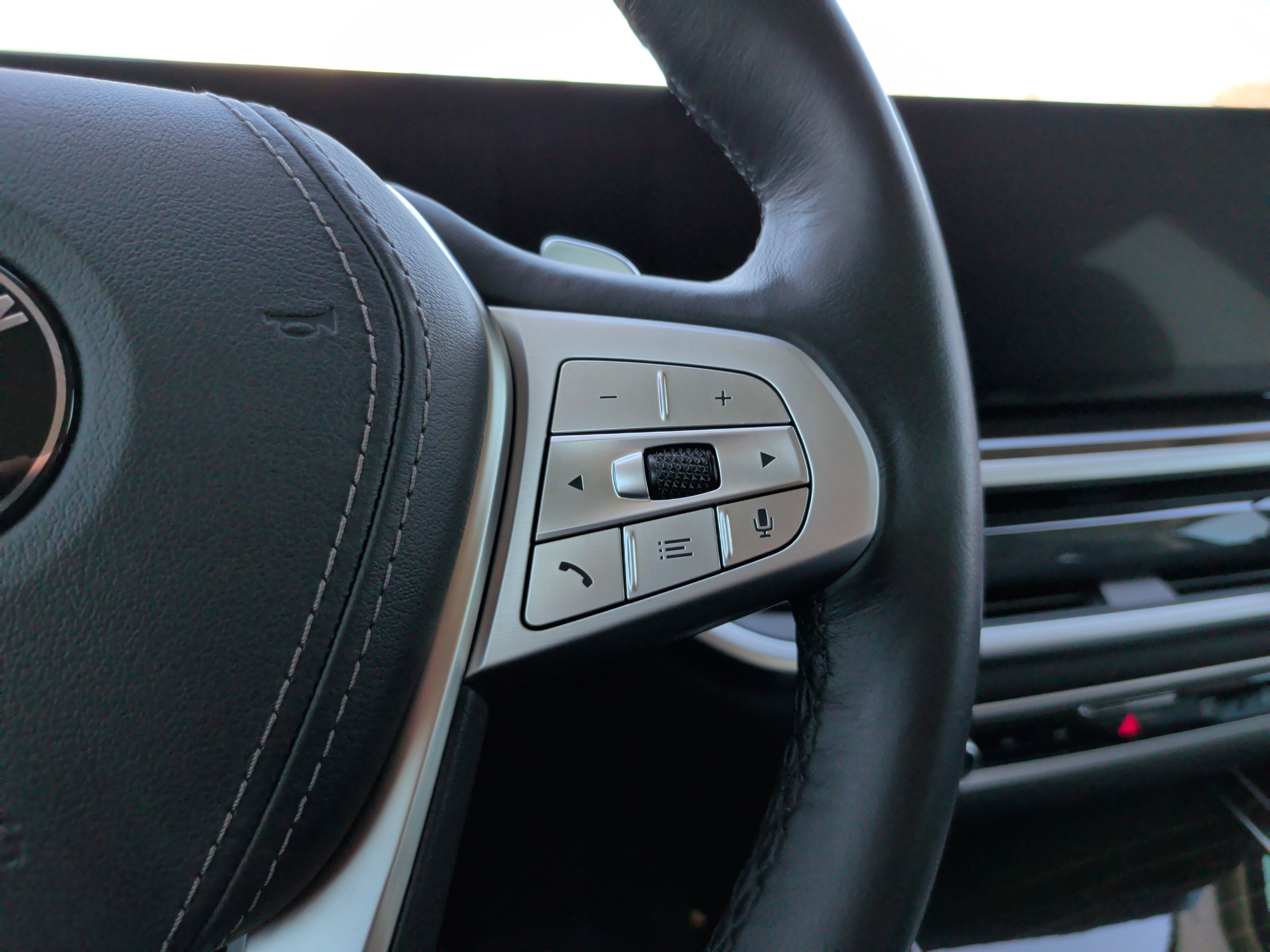 Certified 2024 BMW X7 xDrive40i w/ Premium Package image 25