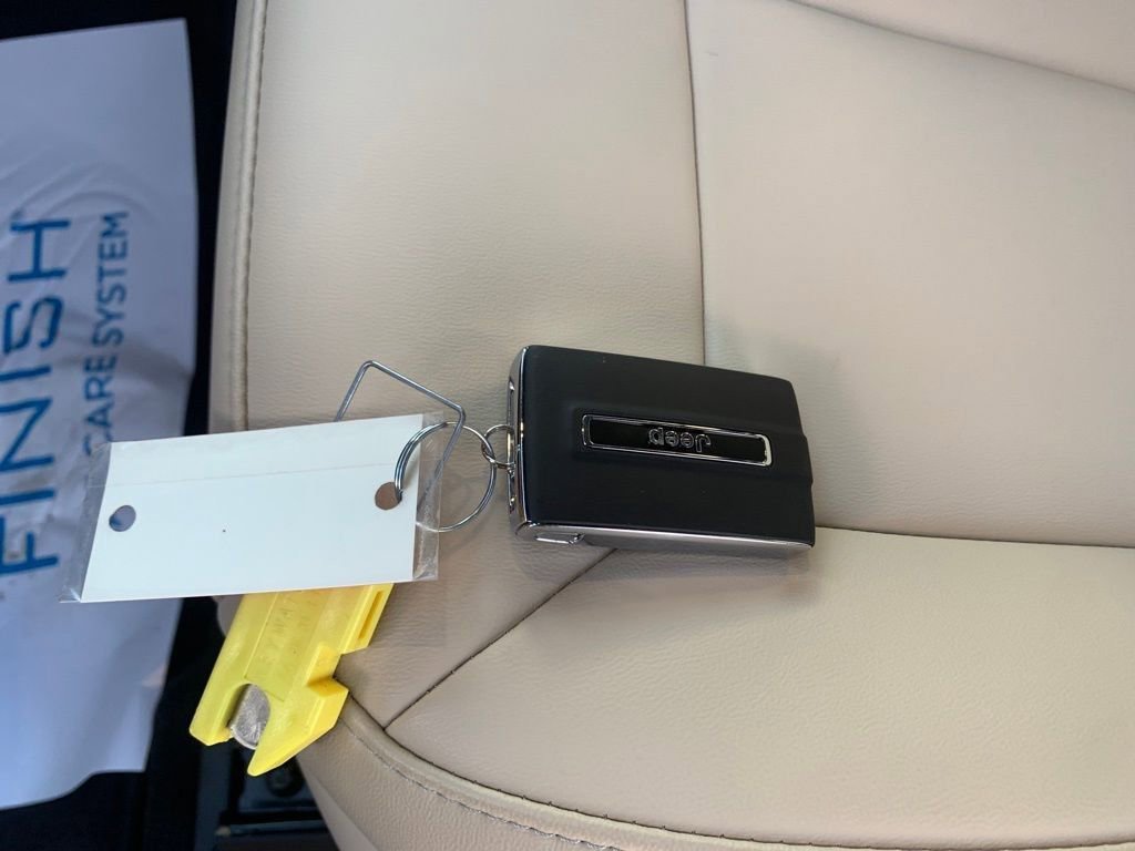 Used 2025 Jeep Grand Cherokee Limited image 33