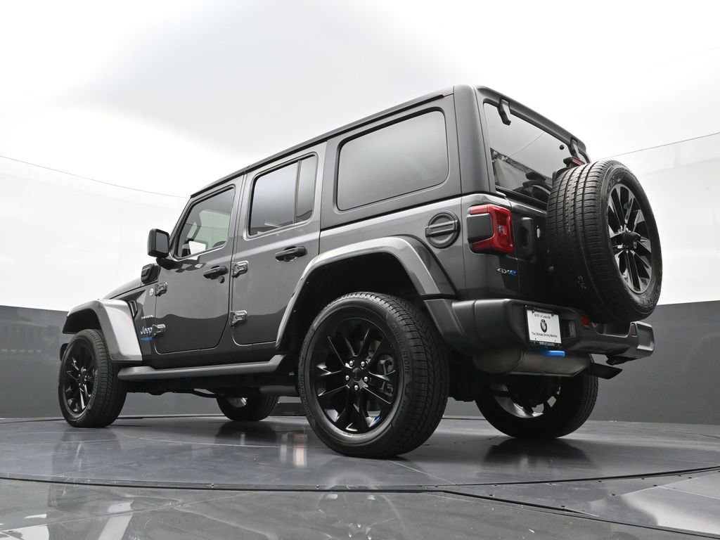 Used 2022 Jeep Wrangler Unlimited Sahara w/ Cold Weather Group AWD/4WD image 24