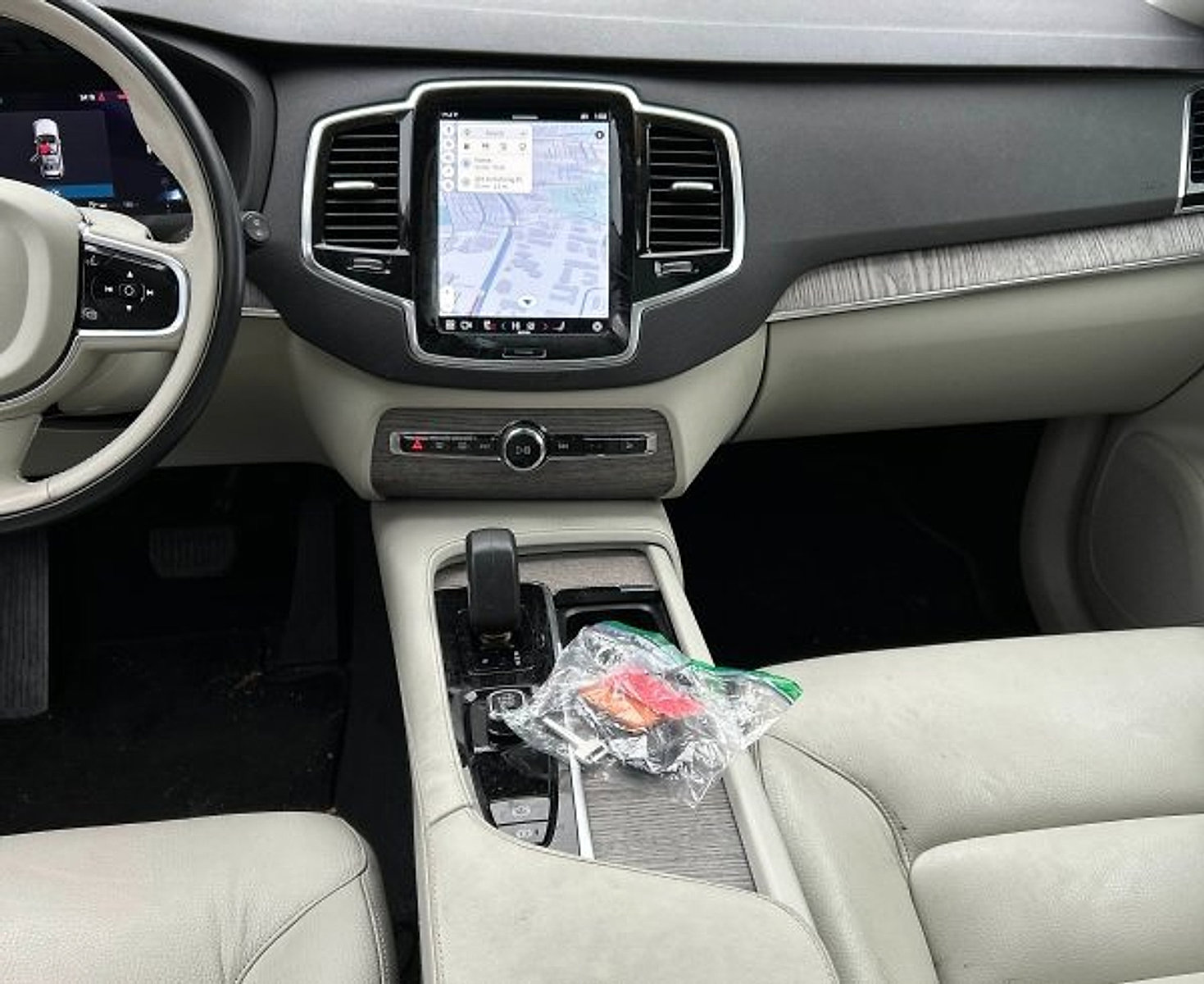 Certified 2024 Volvo XC90 B6 Plus image 10