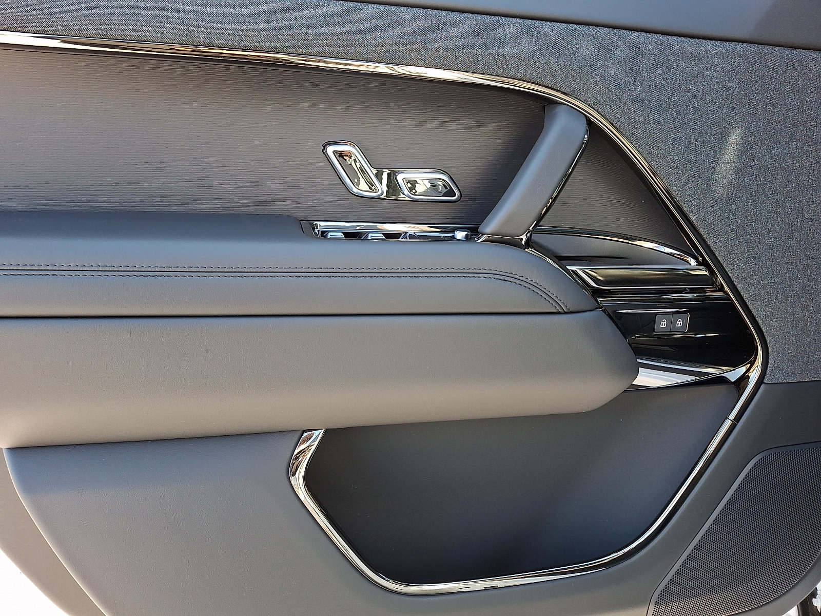 New 2026 Land Rover Range Rover Sport SE image 12