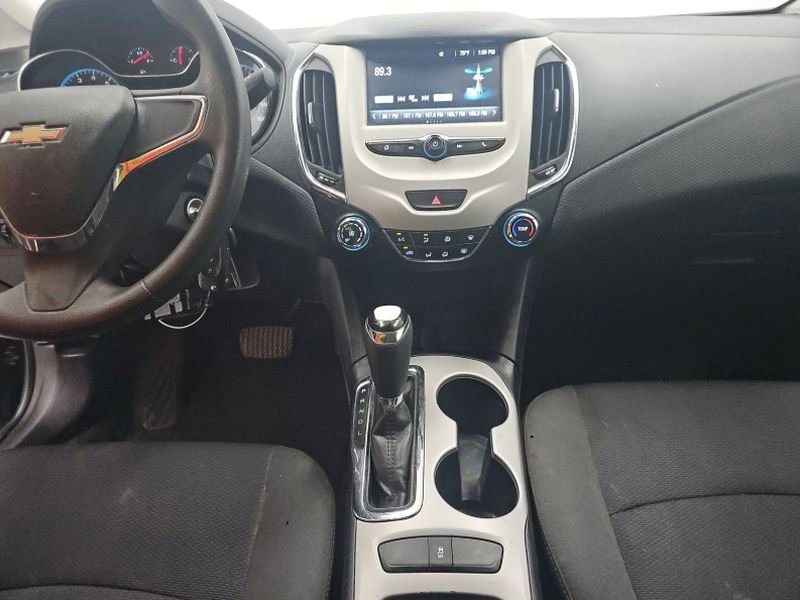 Used 2018 Chevrolet Cruze LS FWD image 13