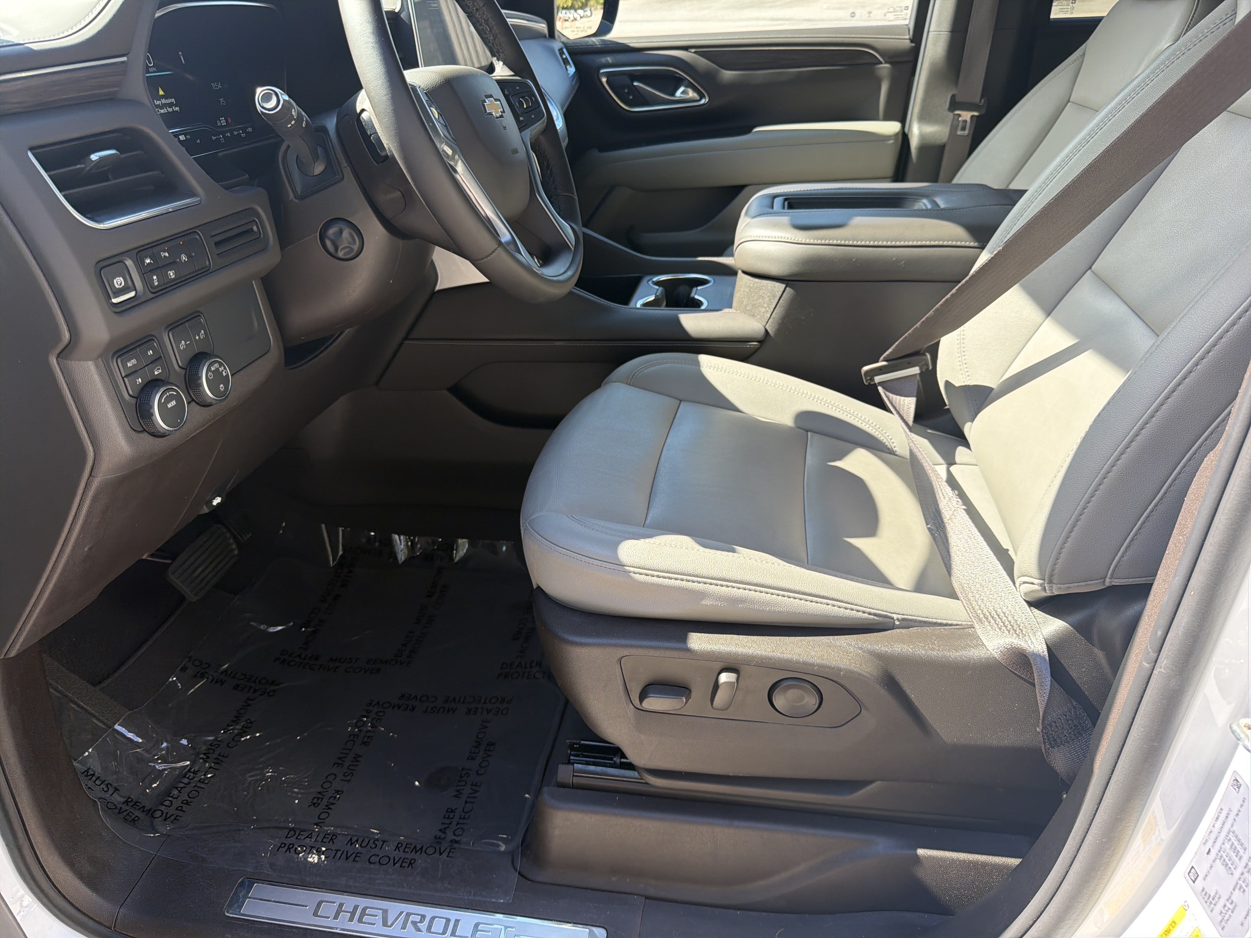 Used 2024 Chevrolet Suburban LT w/ Luxury Package AWD/4WD image 10