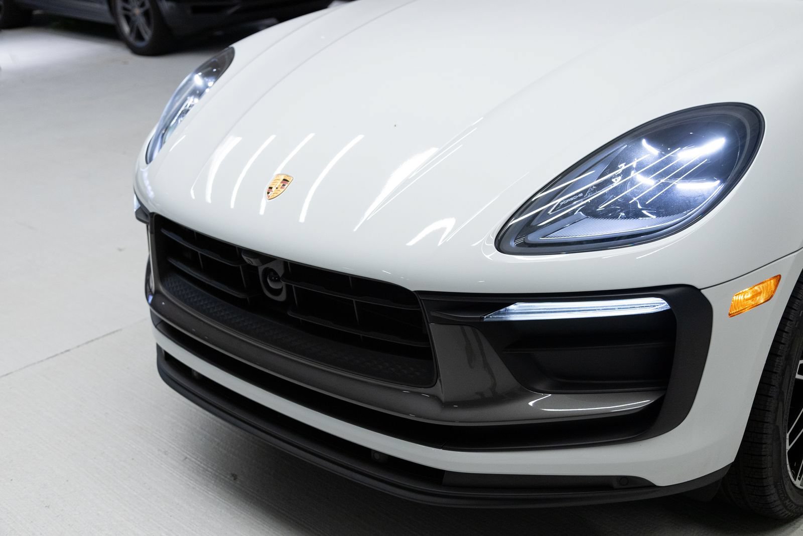 New 2026 Porsche Macan Turbo AWD/4WD image 33