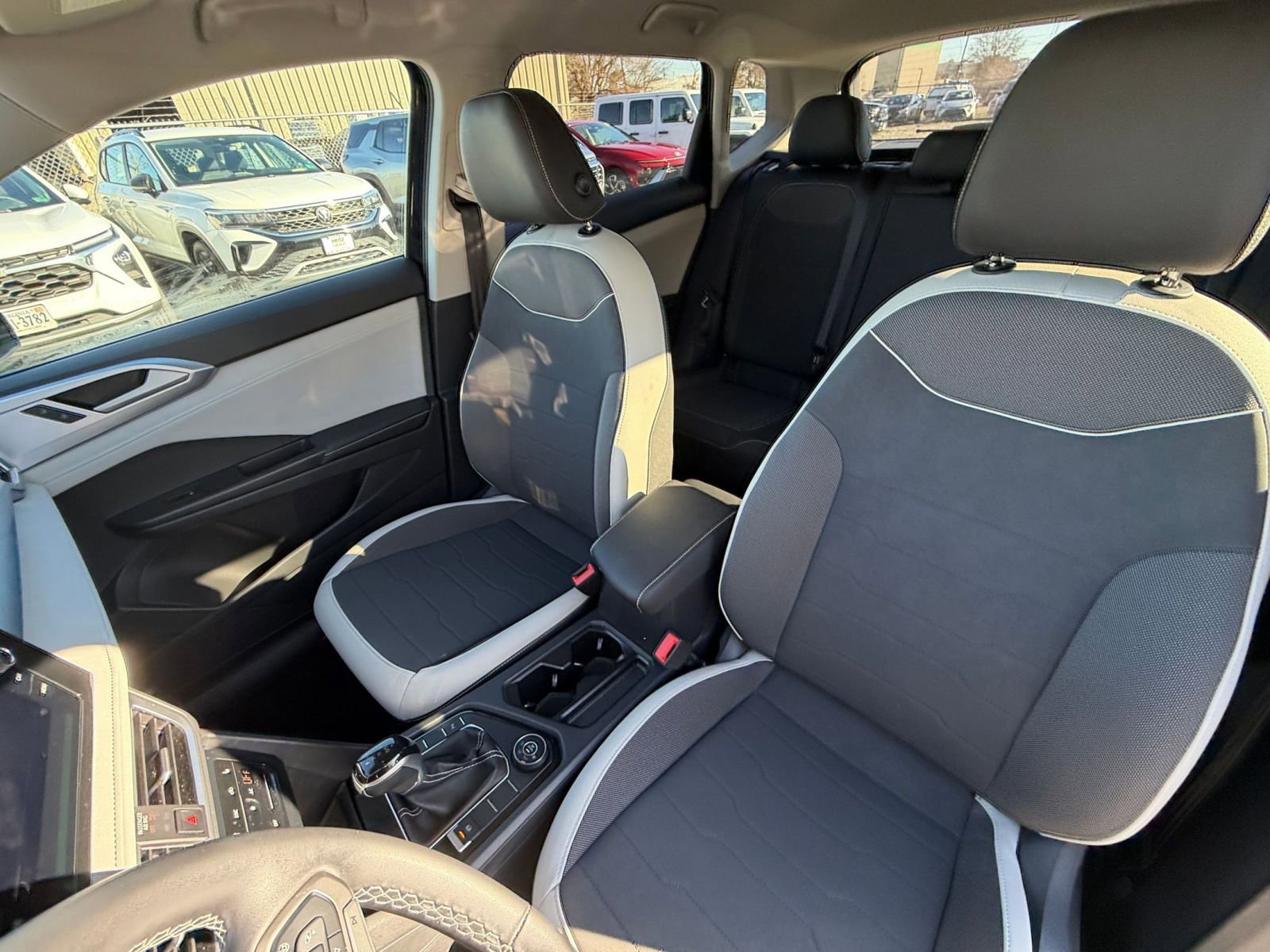 Used 2025 Volkswagen Taos SE image 36