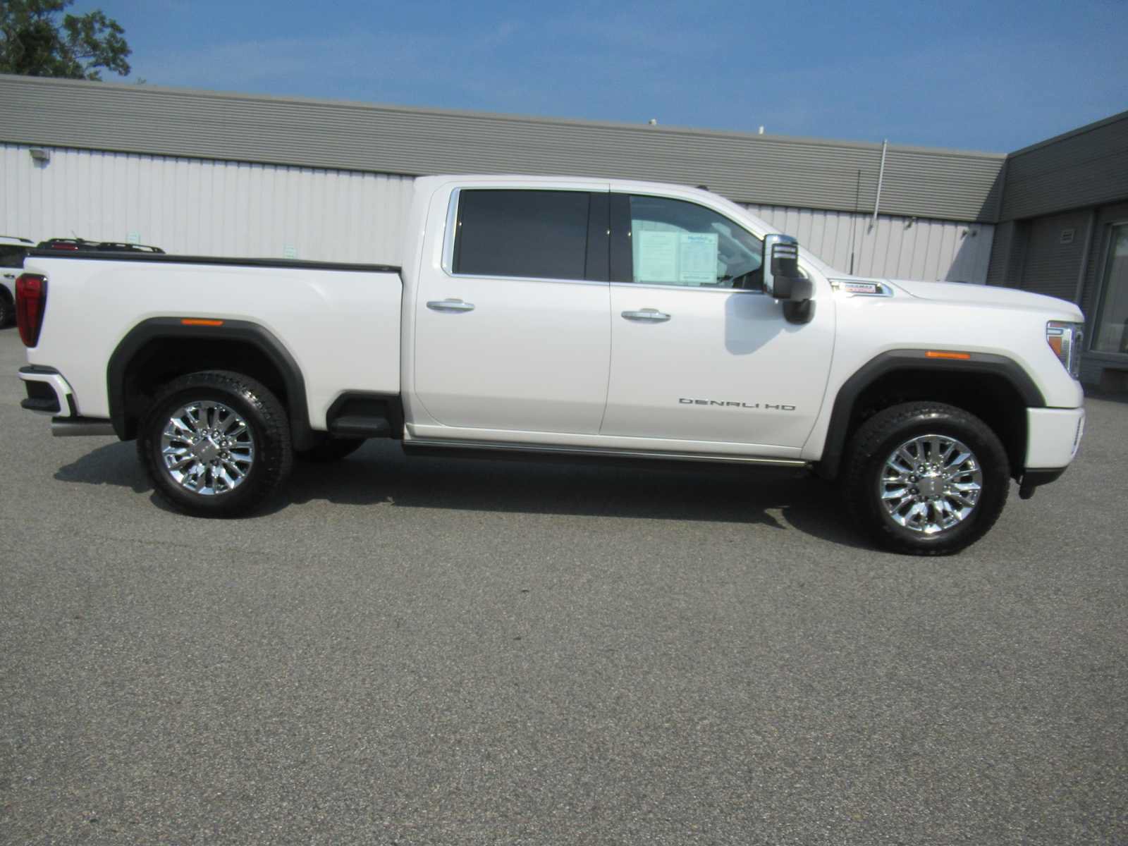 Used 2023 GMC Sierra 2500 Denali w/ Technology Package AWD/4WD image 4
