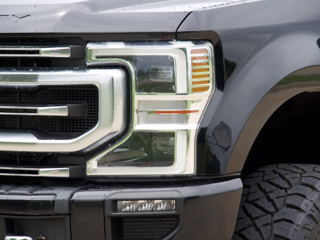 Used 2022 Ford F250 Platinum w/ FX4 Off-Road Package AWD/4WD image 5
