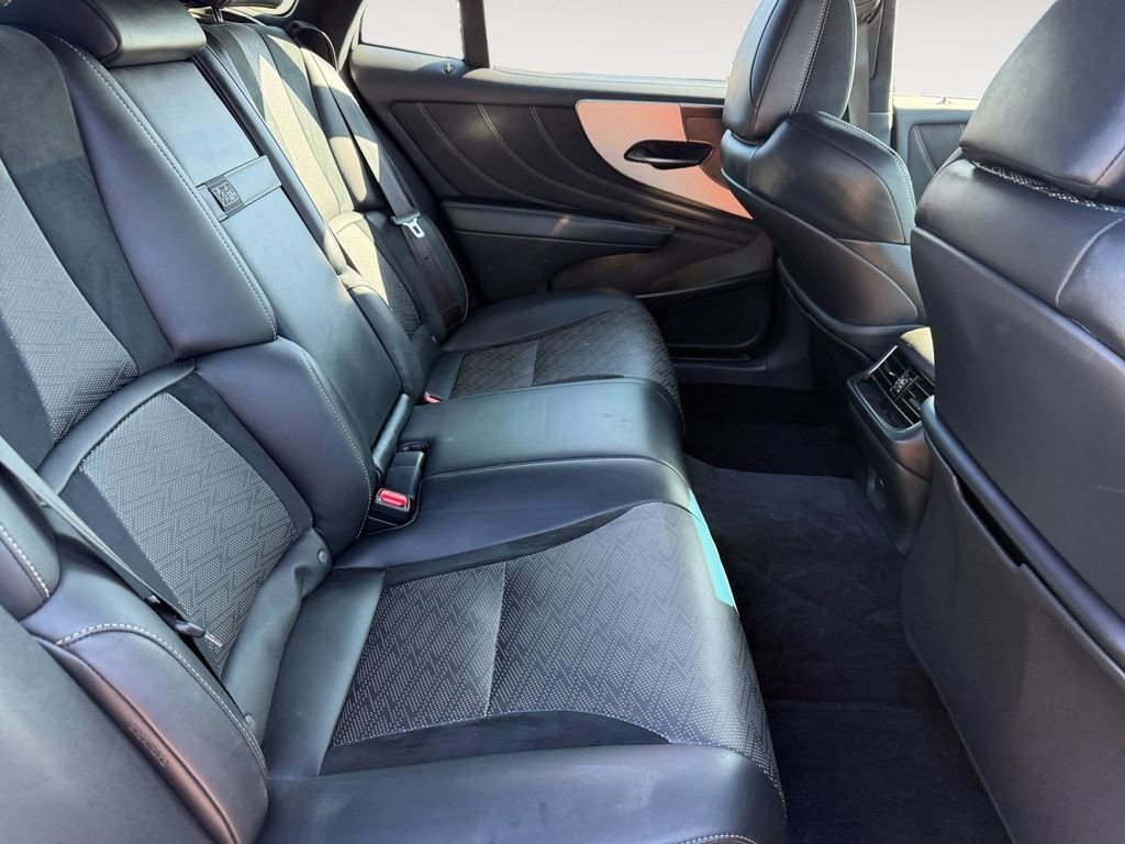 Used 2018 Lexus LS 500 F Sport w/ Performance Package image 29