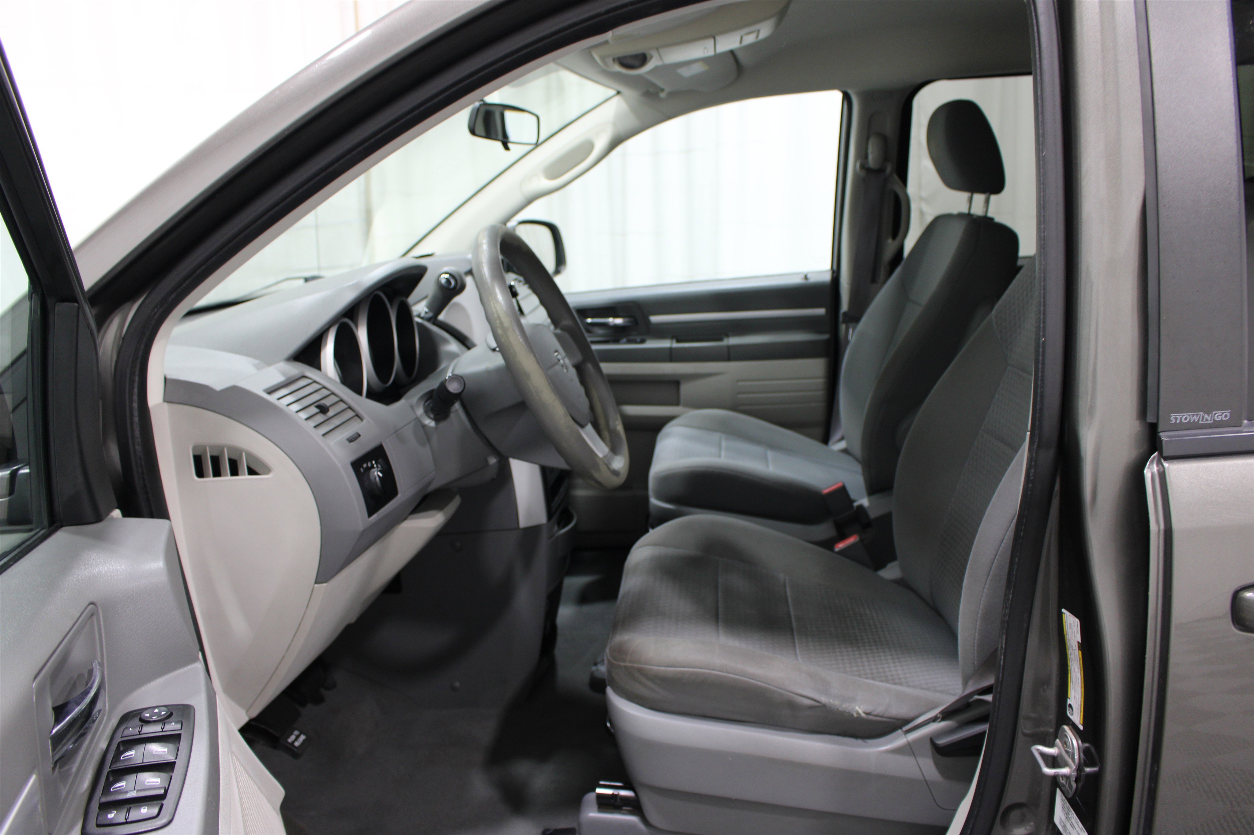 Used 2010 Dodge Grand Caravan SE FWD image 3