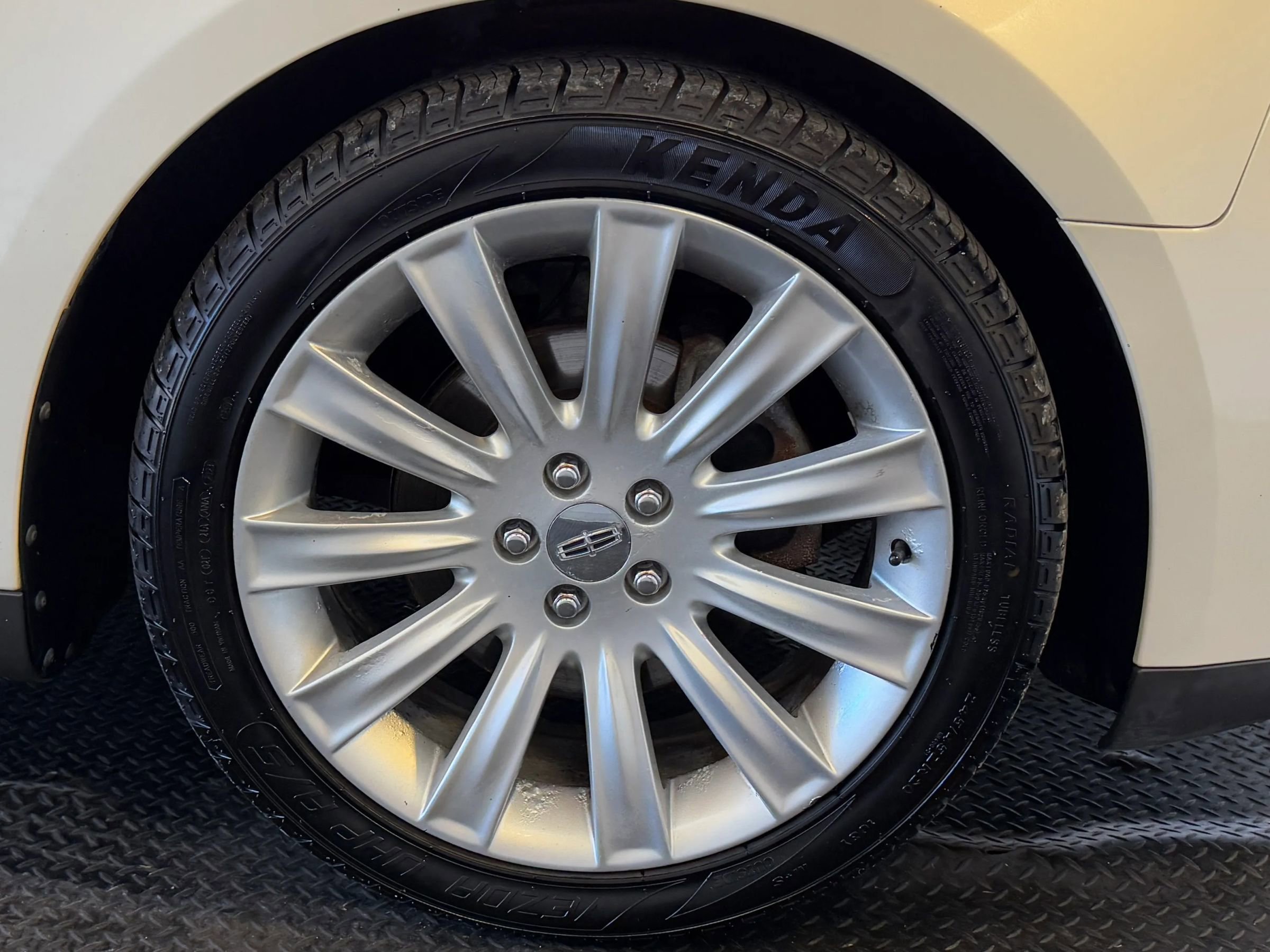 Used 2009 Lincoln MKS AWD image 10