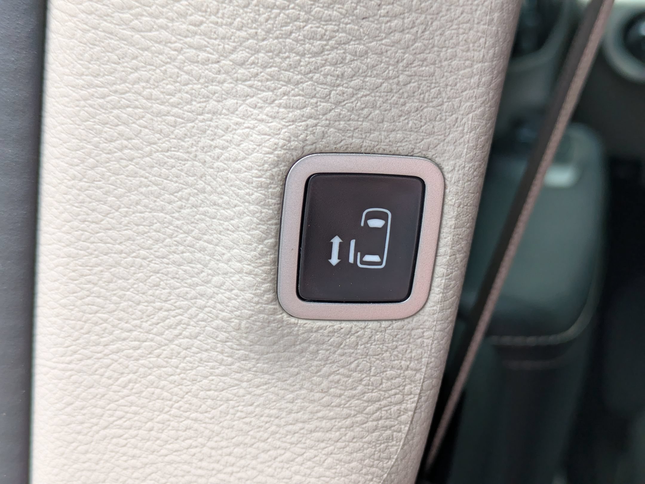 Used 2024 Chrysler Pacifica Touring-L FWD image 26