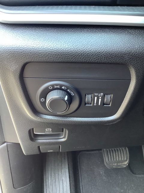 Certified 2023 Jeep Grand Cherokee Laredo AWD/4WD image 20