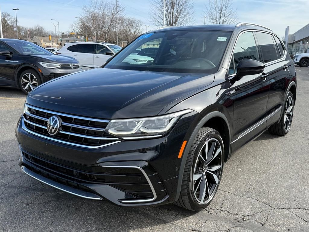 Certified 2022 Volkswagen Tiguan SEL R-Line image 8