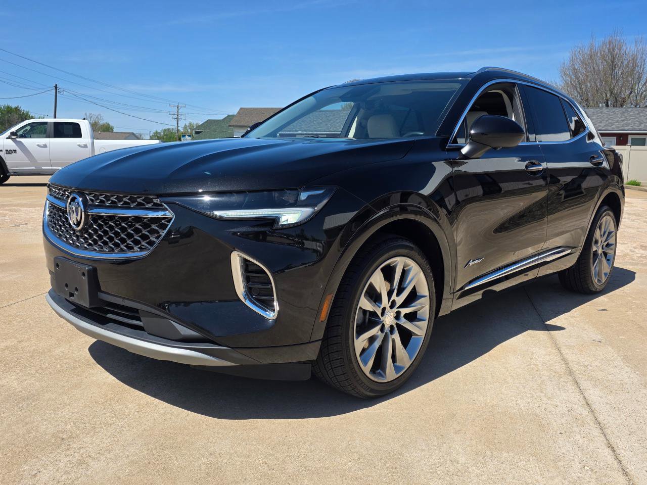 Used 2021 Buick Envision Avenir w/ Technology Package II image 2