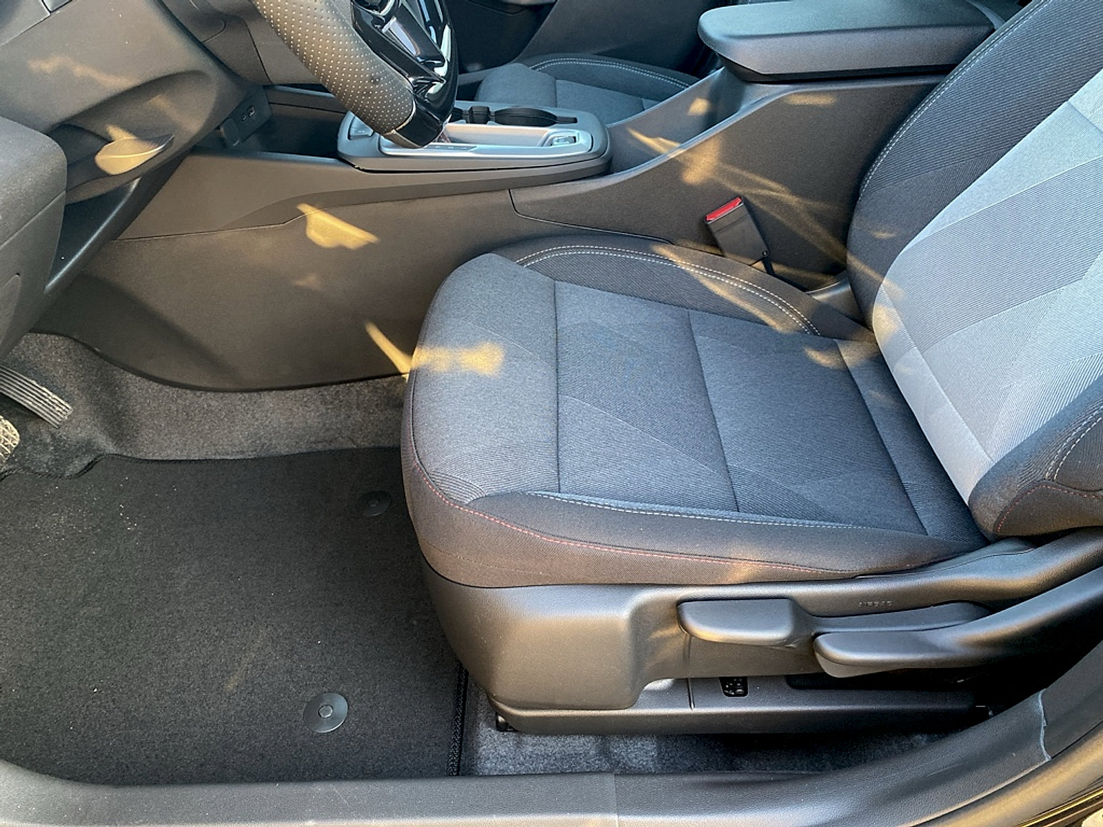 New 2026 Chevrolet Trax RS w/ Sunroof Package FWD image 16