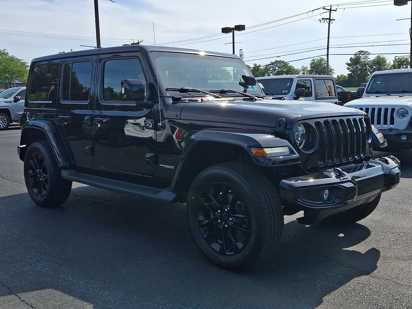 Certified 2022 Jeep Wrangler Unlimited Sahara AWD/4WD image 3