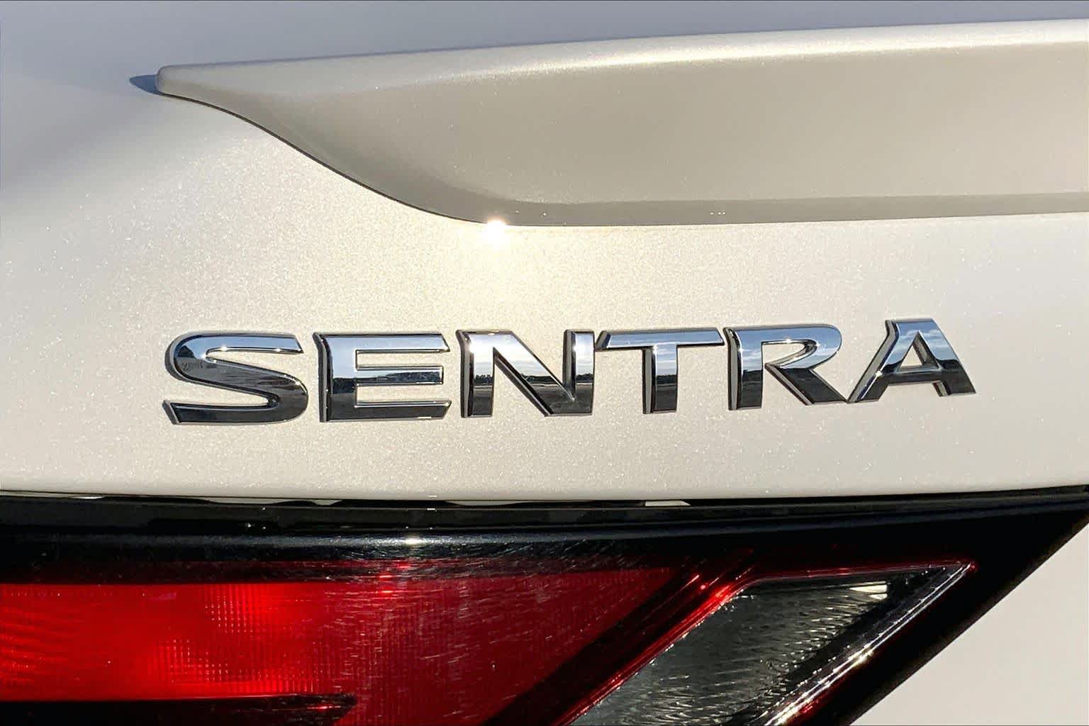 Used 2025 Nissan Sentra SR w/ SR Premium Package FWD image 31