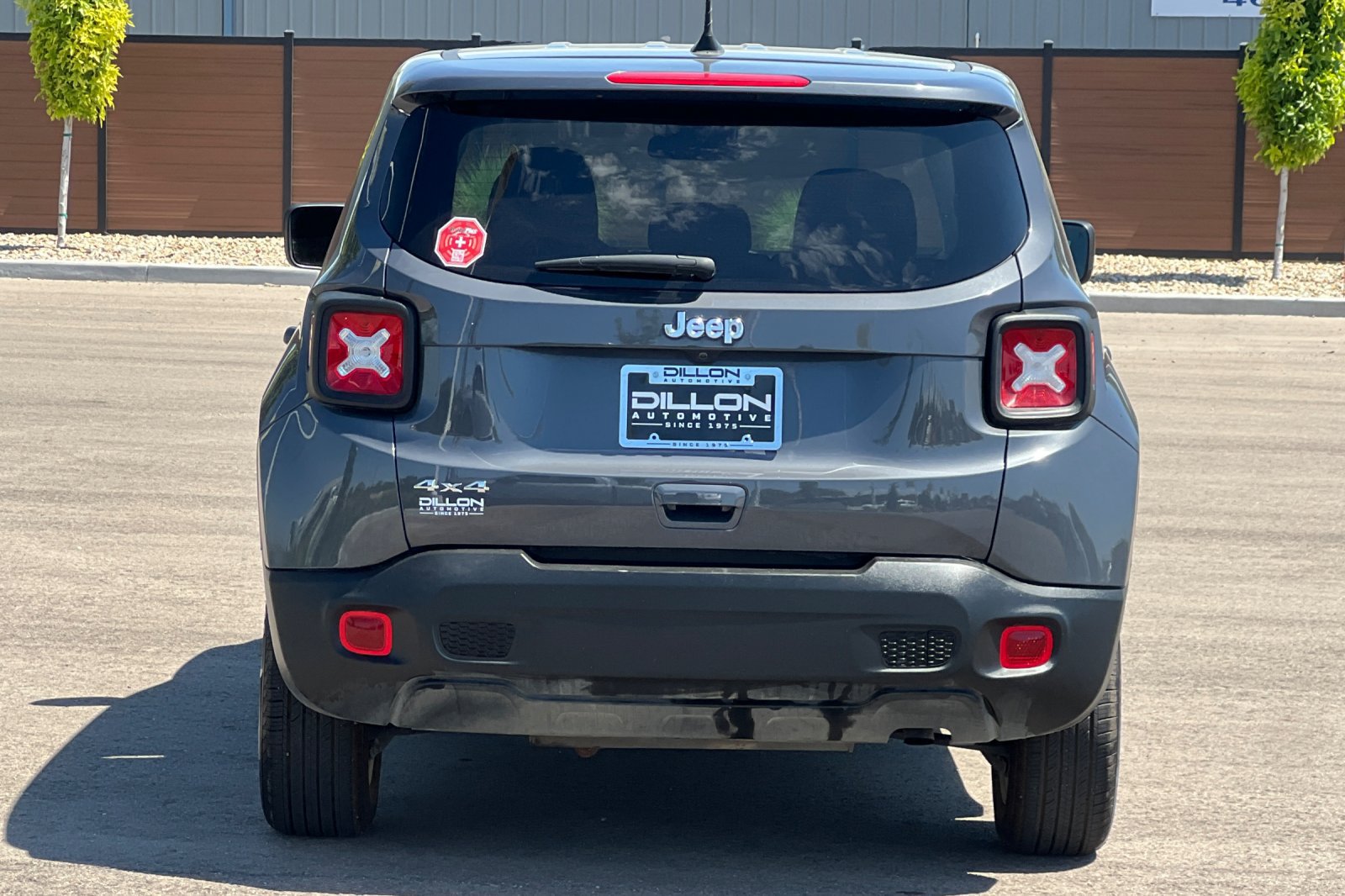 Used 2023 Jeep Renegade Latitude AWD/4WD image 8