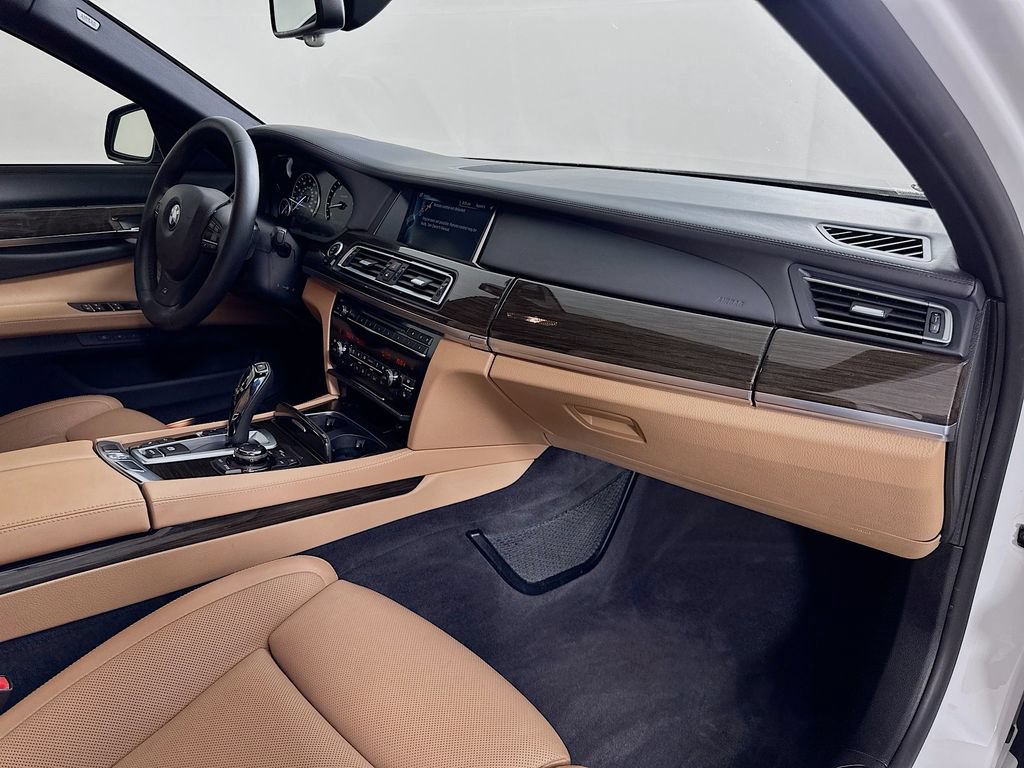 Used 2013 BMW 750Li RWD image 30