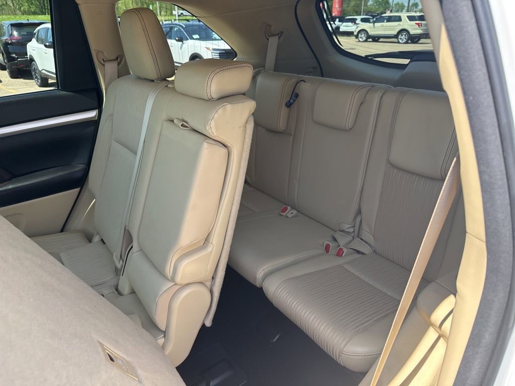 Used 2017 Toyota Highlander Plus AWD/4WD image 30