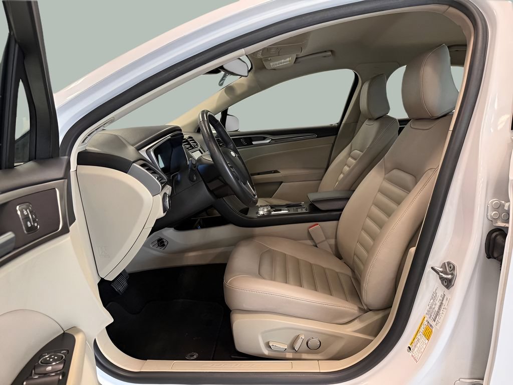Used 2020 Ford Fusion SEL FWD image 12