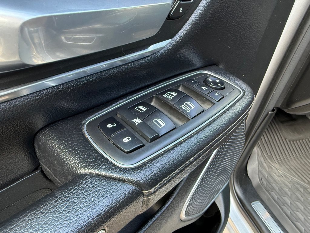 Used 2020 RAM 1500 Laramie w/ Sport Appearance Package AWD/4WD image 24