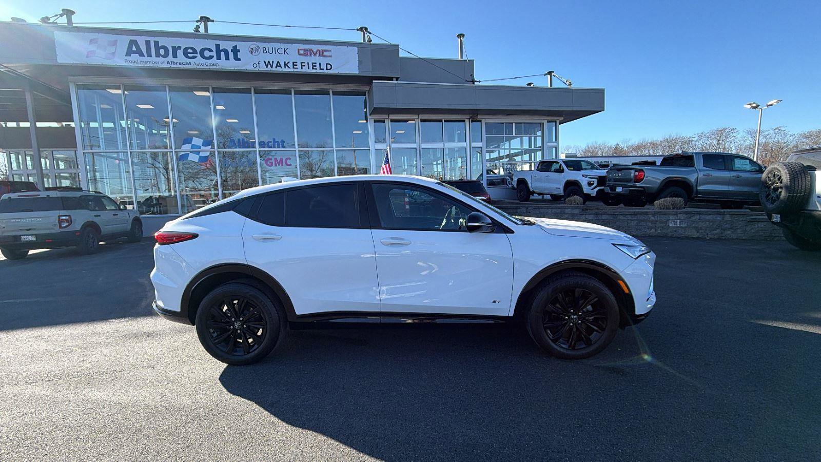 Used 2025 Buick Envista Sport Touring image 8