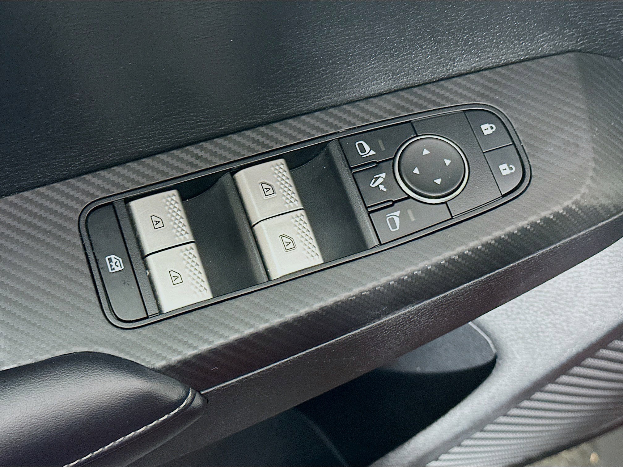 Used 2024 Mitsubishi Outlander SE image 15