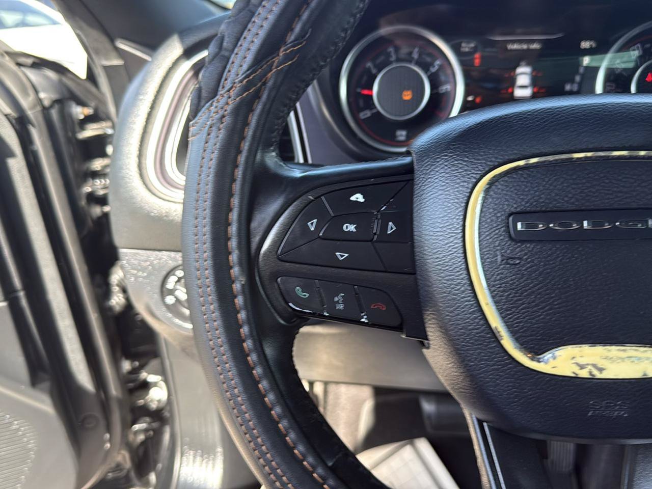 Used 2015 Dodge Challenger SXT RWD image 14