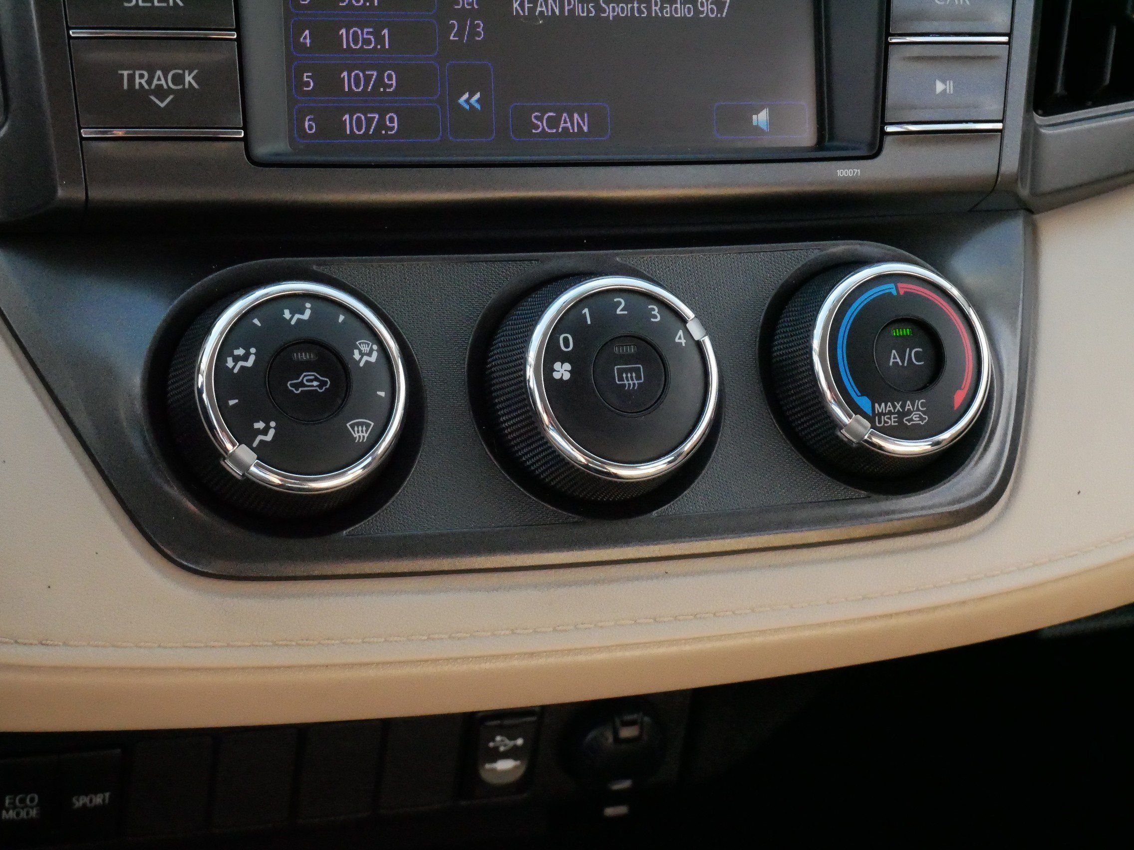 Used 2013 Toyota RAV4 LE AWD/4WD image 23
