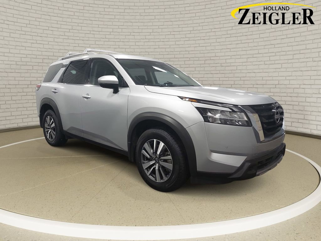 Certified 2024 Nissan Pathfinder SL image 3